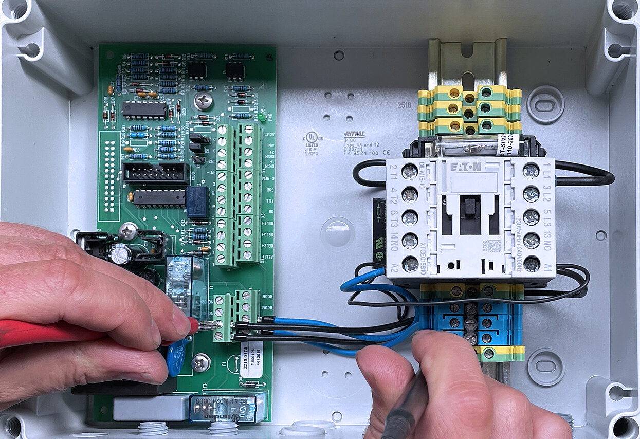 Qualitätsprüfung einer elektronischen Baugruppe bei CAVISONIC